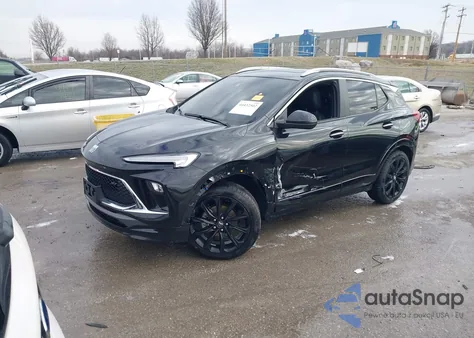 2024 Buick Encore Gx Sport Touring Fwd z USA, uszkodzony, nr VIN KL4AMDSLXRB028973